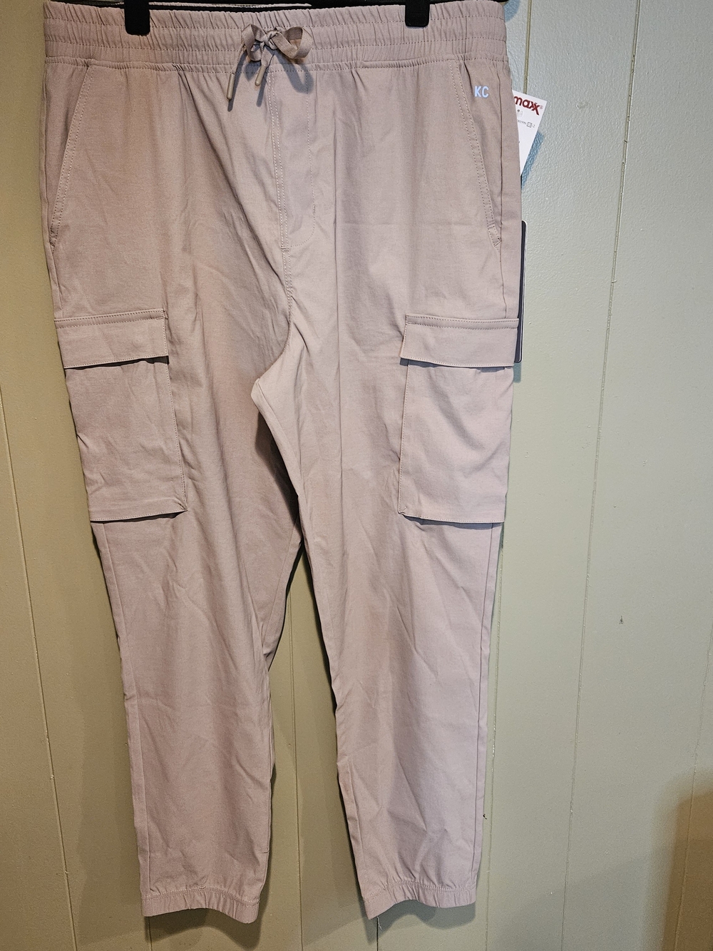 Kenneth Cole Men’s Cargo Joggers in Beige